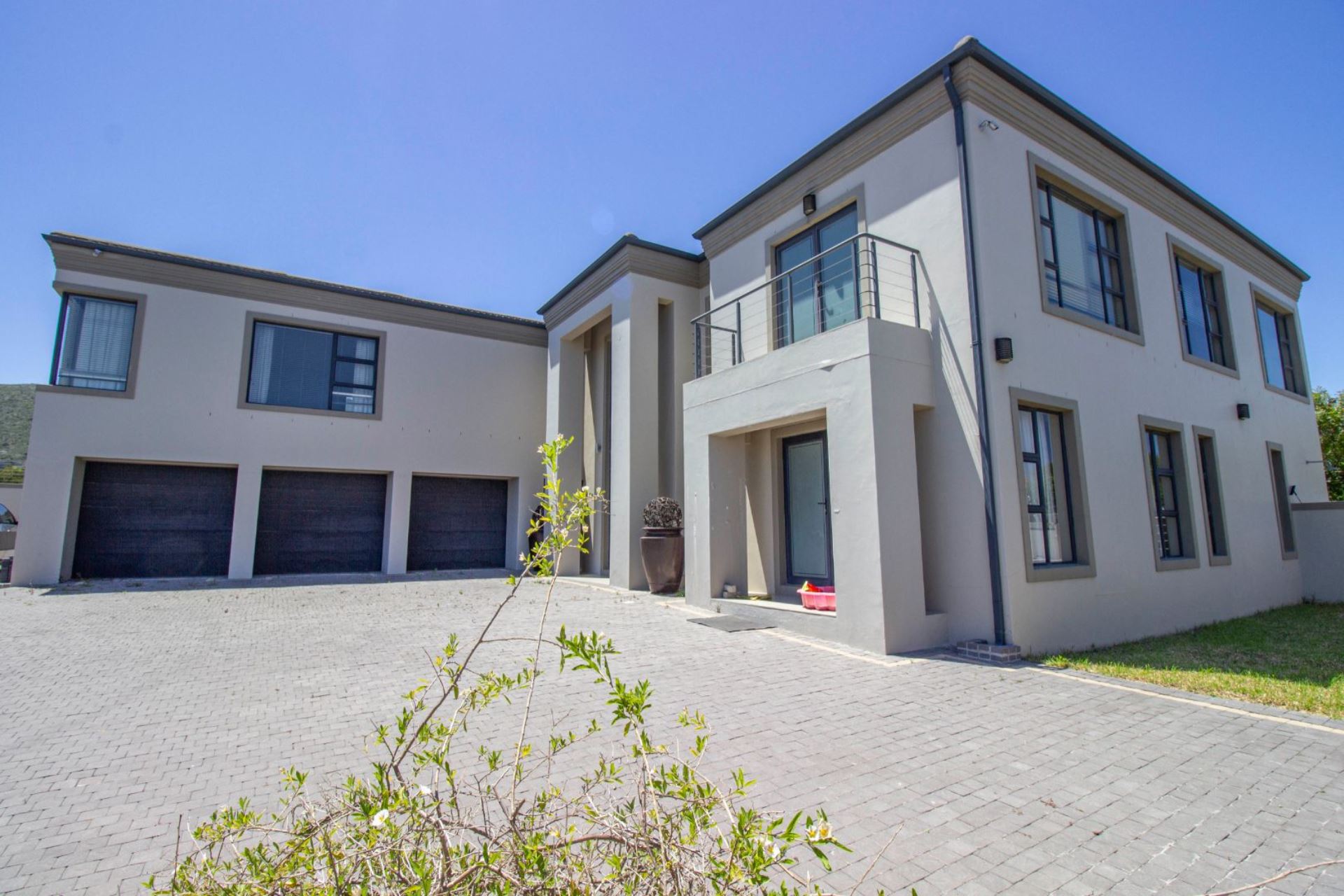 6 Bedroom Property for Sale in Baronetcy Western Cape